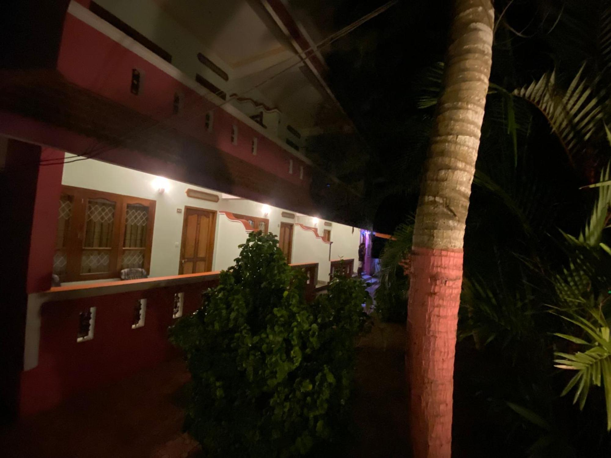 Packbag Comfort Bed & Breakfast Kovalam Dış mekan fotoğraf