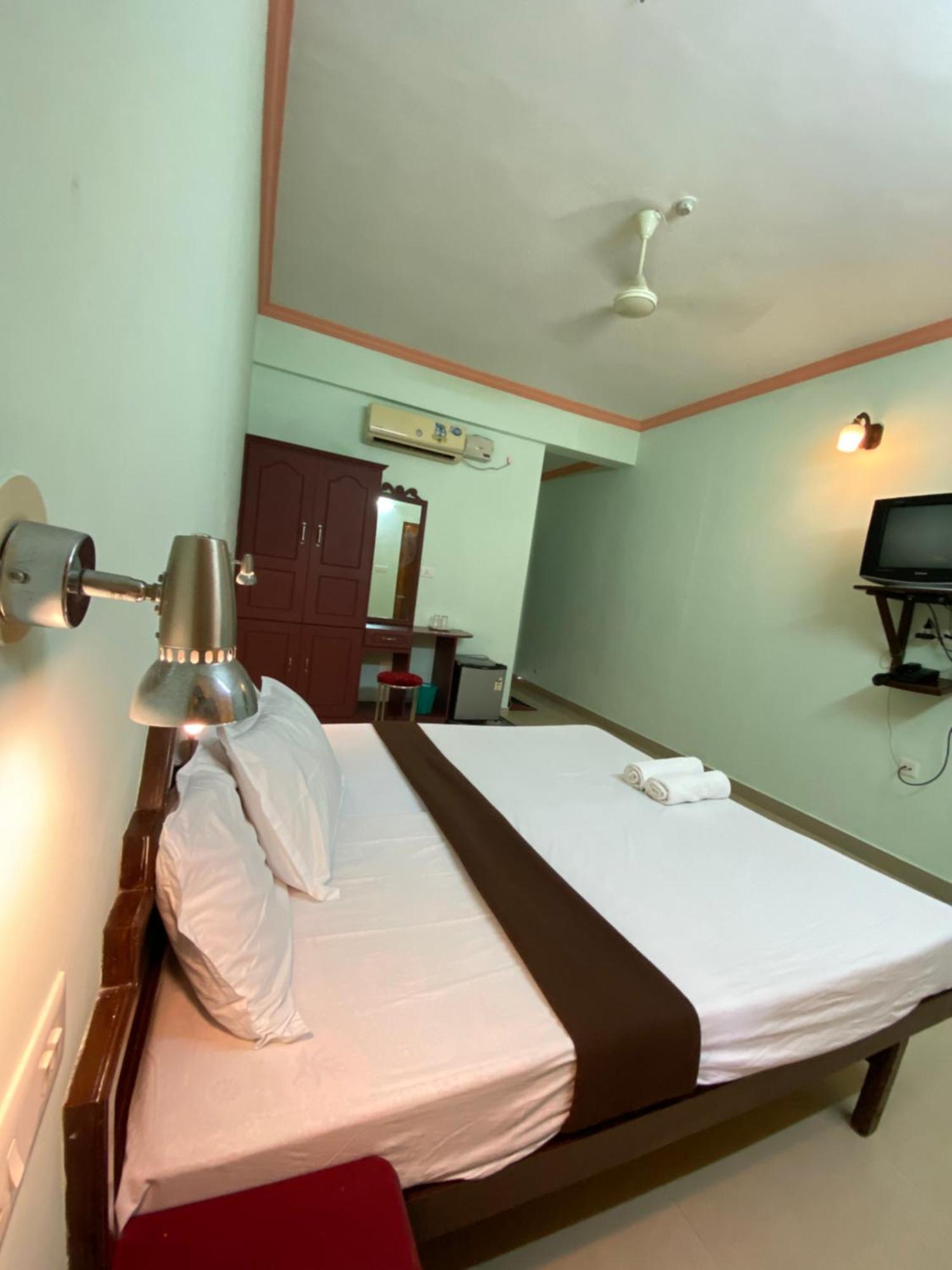 Packbag Comfort Bed & Breakfast Kovalam Dış mekan fotoğraf