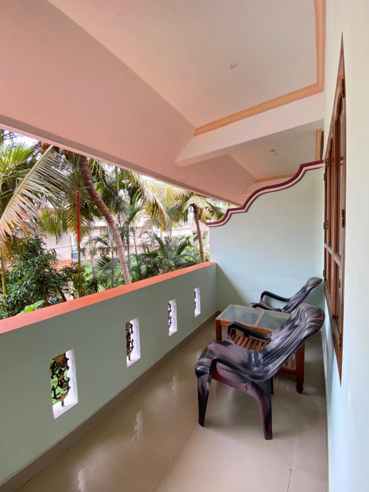 Packbag Comfort Bed & Breakfast Kovalam Dış mekan fotoğraf
