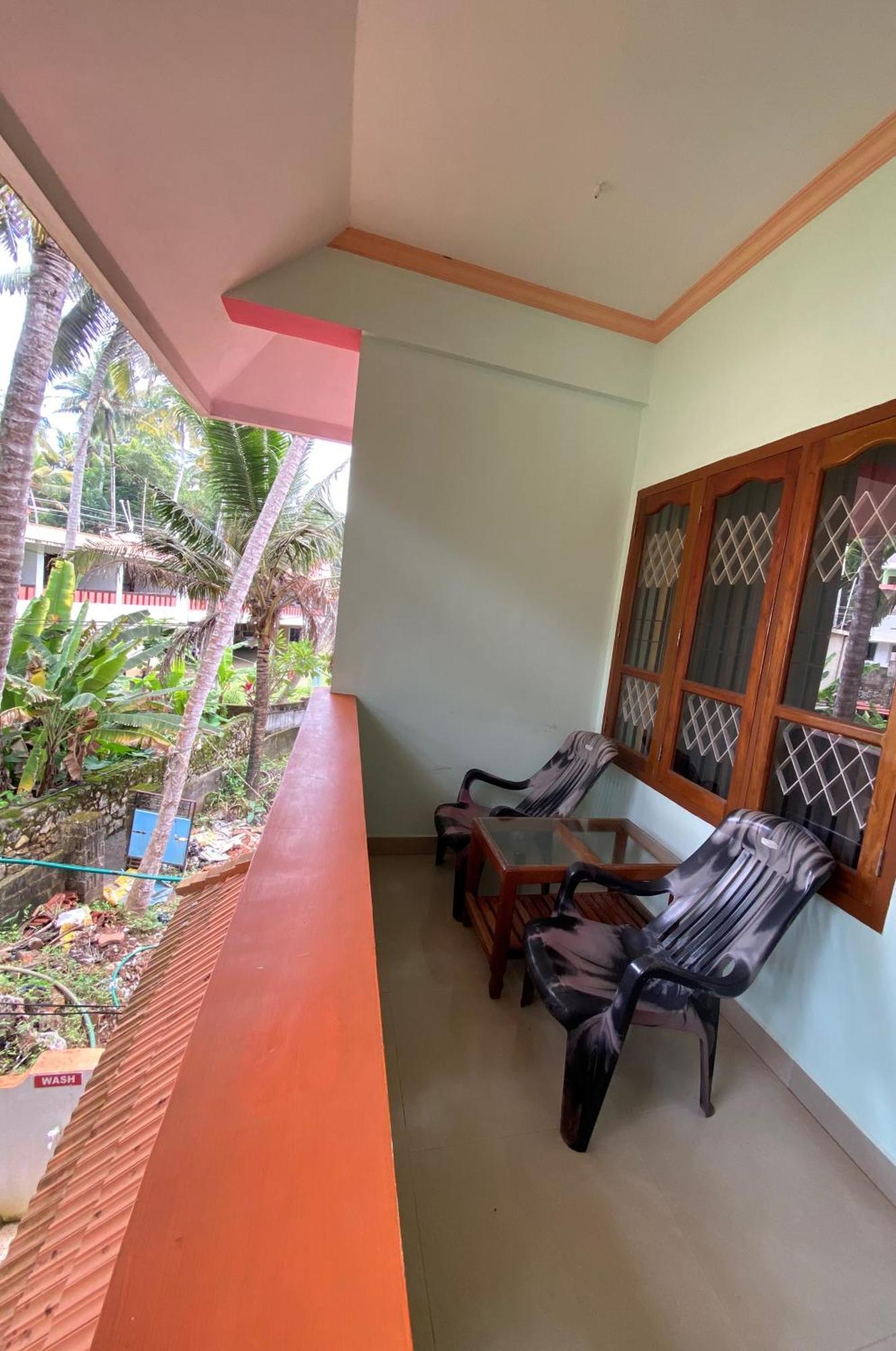 Packbag Comfort Bed & Breakfast Kovalam Dış mekan fotoğraf