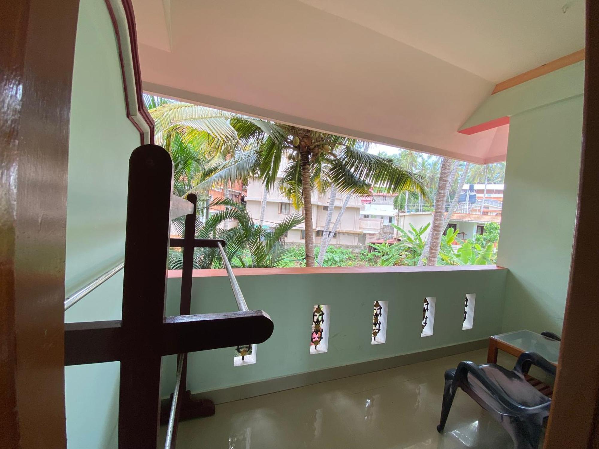 Packbag Comfort Bed & Breakfast Kovalam Dış mekan fotoğraf