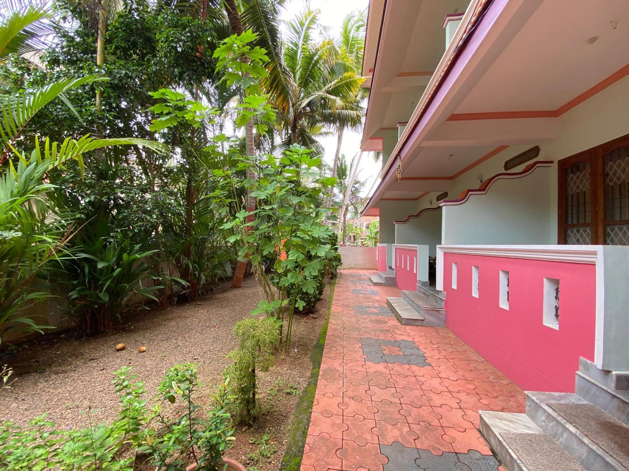 Packbag Comfort Bed & Breakfast Kovalam Dış mekan fotoğraf